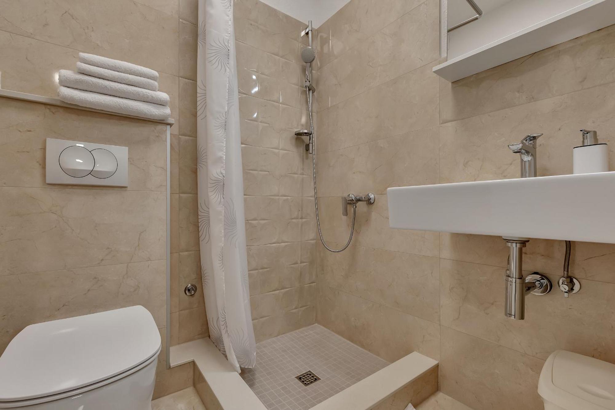 Golden Horizon Retreat Apartment Podgora Bagian luar foto